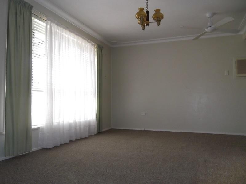 10 Parkes Street, Cowra NSW 2794