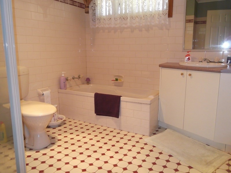 54 Dawson Drive, Cowra NSW 2794