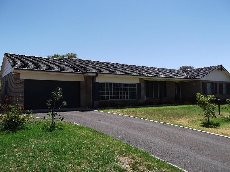 4 Duffey Avenue, Cowra NSW 2794