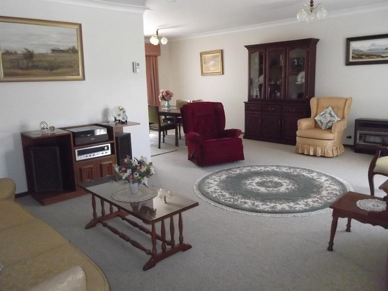 6 Narang Place, Cowra NSW 2794
