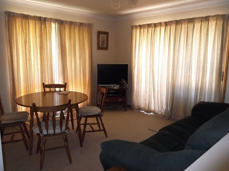 6 Narang Place, Cowra NSW 2794