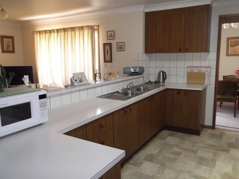 6 Narang Place, Cowra NSW 2794