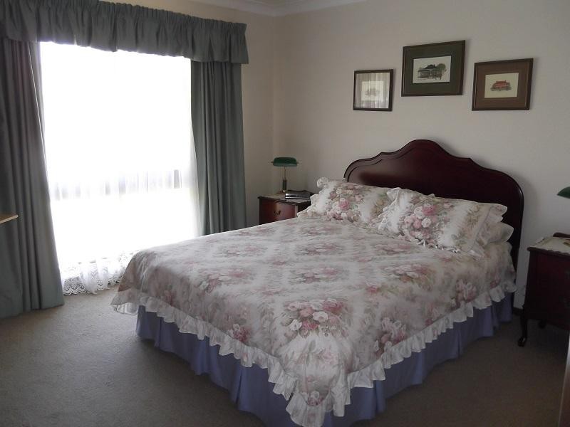 6 Narang Place, Cowra NSW 2794