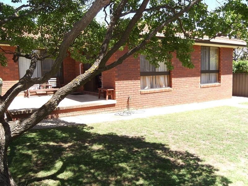 6 Narang Place, Cowra NSW 2794