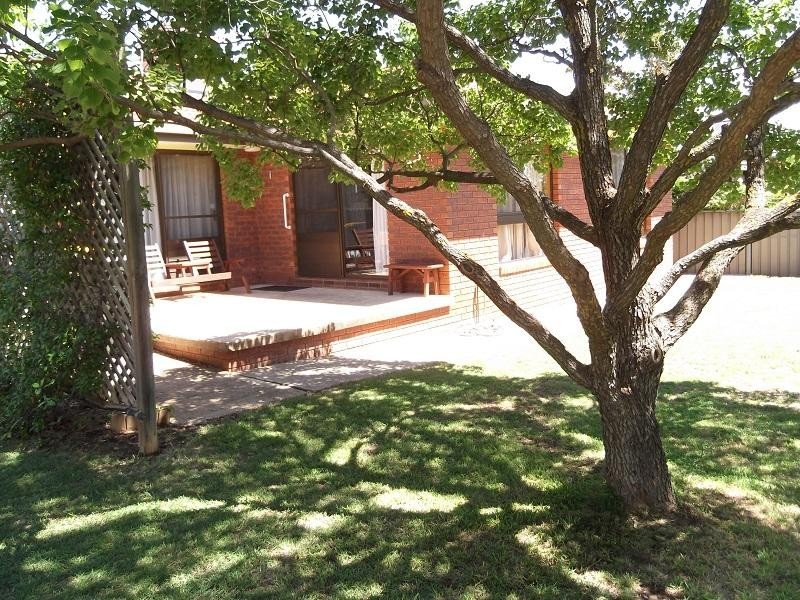 6 Narang Place, Cowra NSW 2794