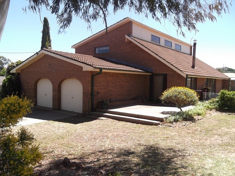 32 Comerford Street, Cowra NSW 2794