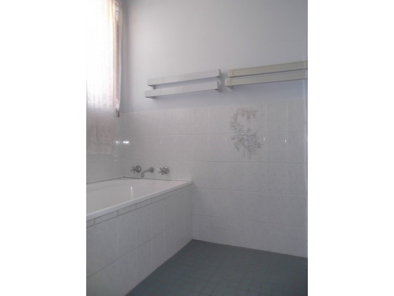 36 Nambucca Circuit, Cowra NSW 2794