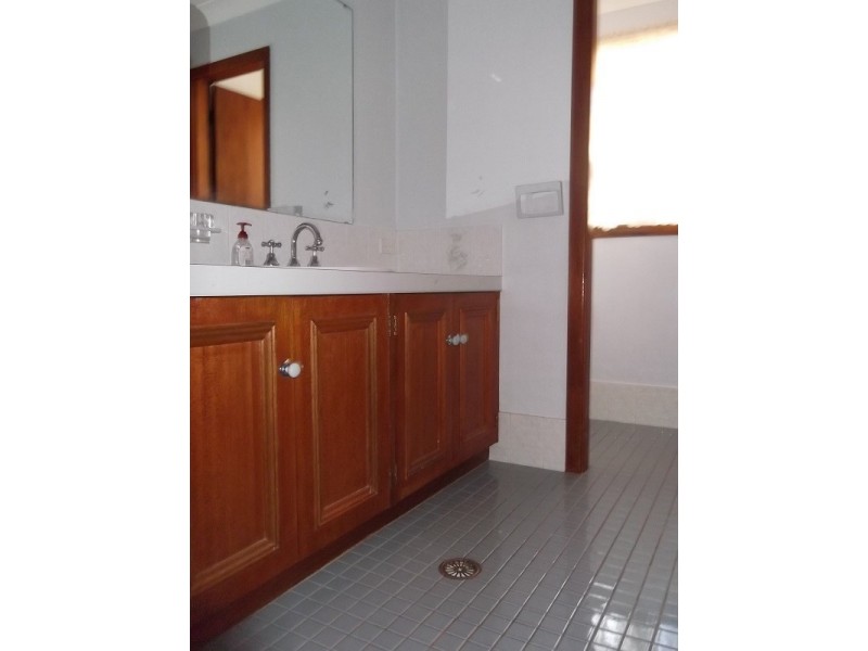 36 Nambucca Circuit, Cowra NSW 2794