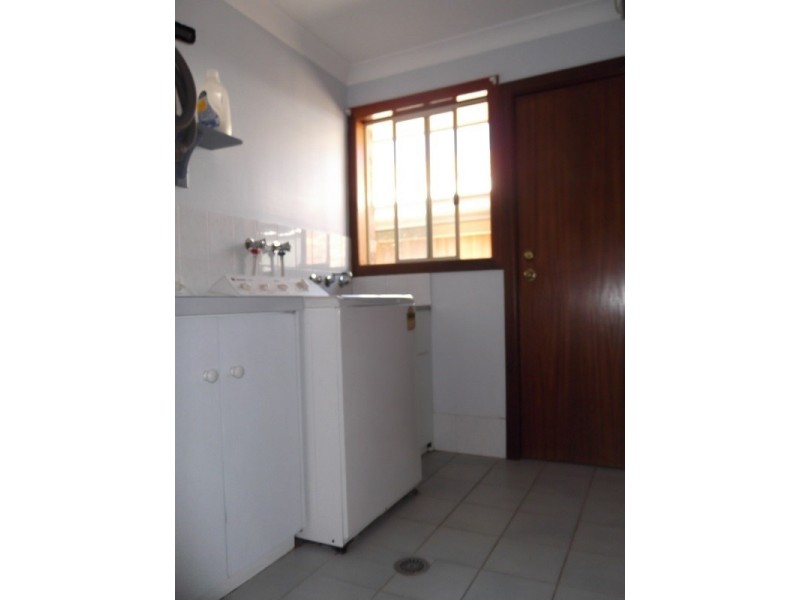 36 Nambucca Circuit, Cowra NSW 2794