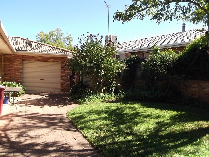 36 Nambucca Circuit, Cowra NSW 2794