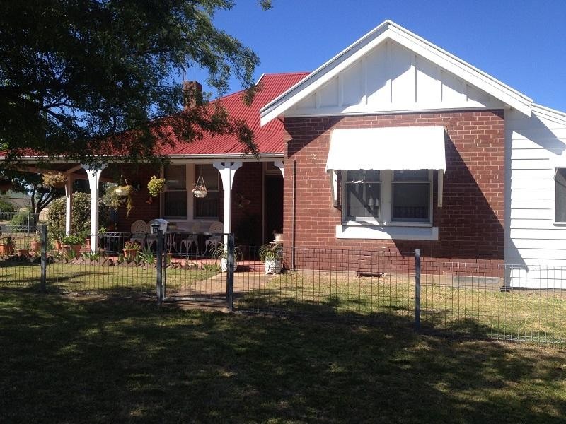 33 Brougham Street, Cowra NSW 2794