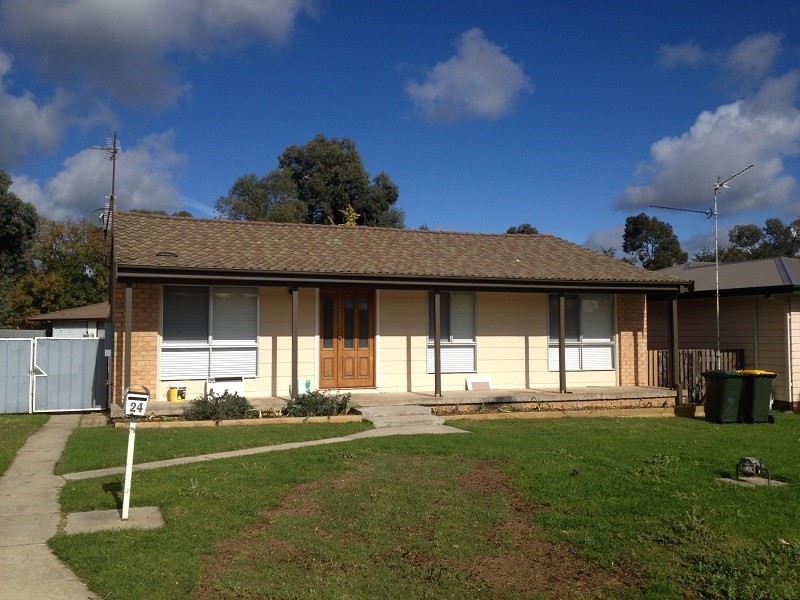 24 Pridham Street, Cowra NSW 2794