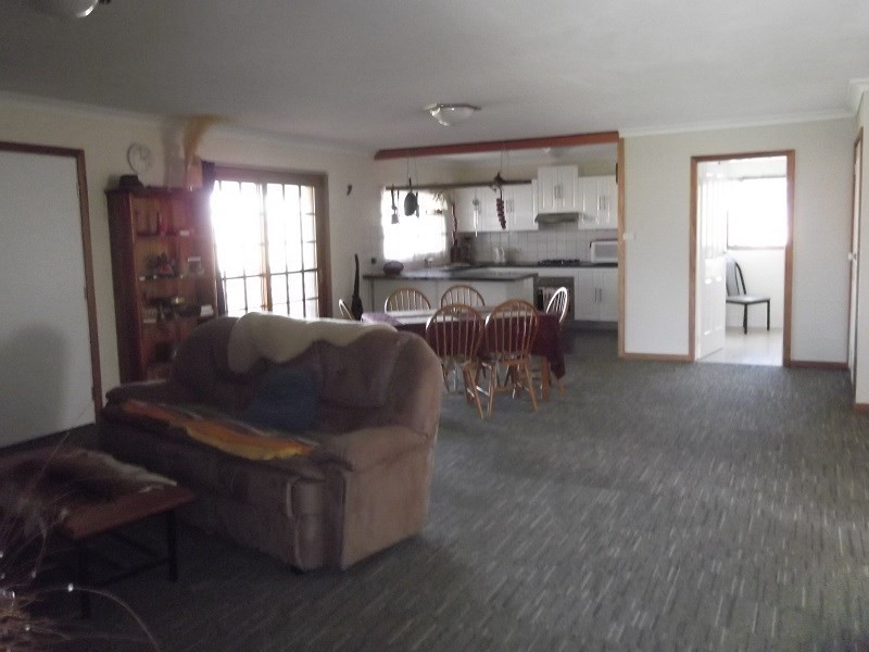 8 Taragala Street, Cowra NSW 2794