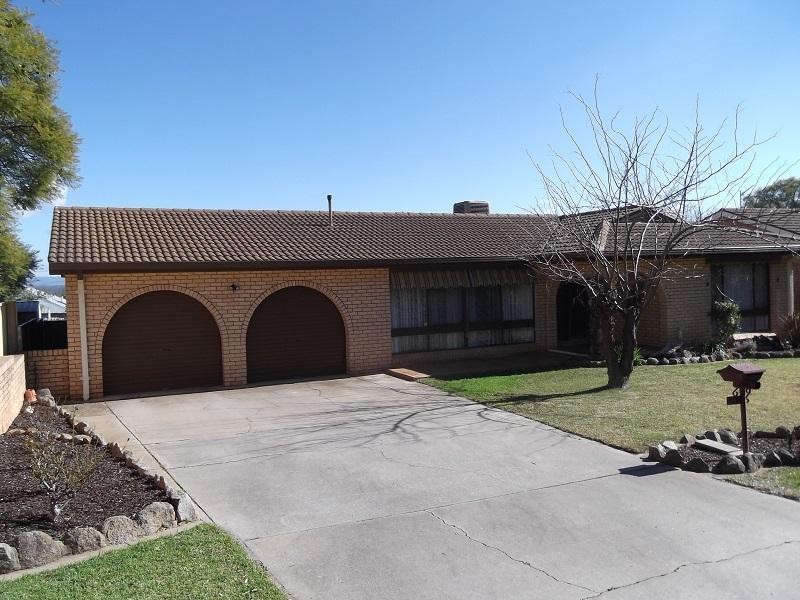 4 Hanna Street, Cowra NSW 2794