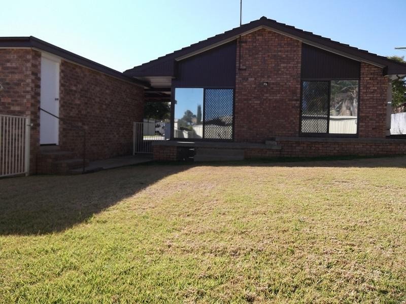 15 Yaldara Crescent, Cowra NSW 2794