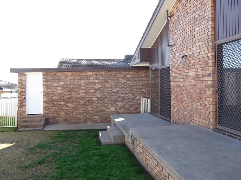 15 Yaldara Crescent, Cowra NSW 2794