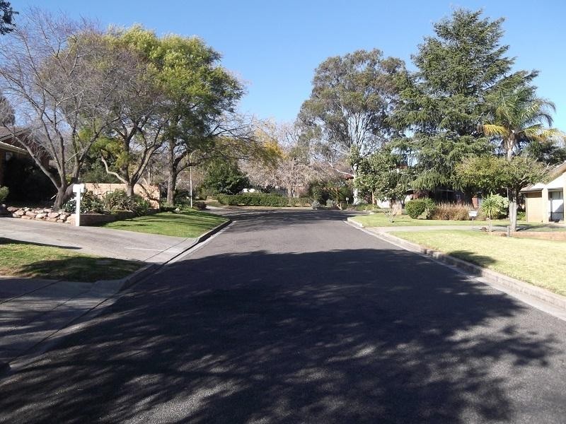 15 Yaldara Crescent, Cowra NSW 2794