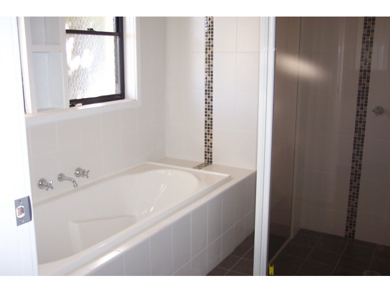 33 Lyall Street, Cowra NSW 2794