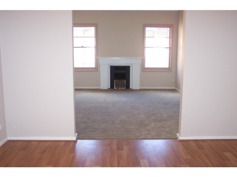 33 Lyall Street, Cowra NSW 2794