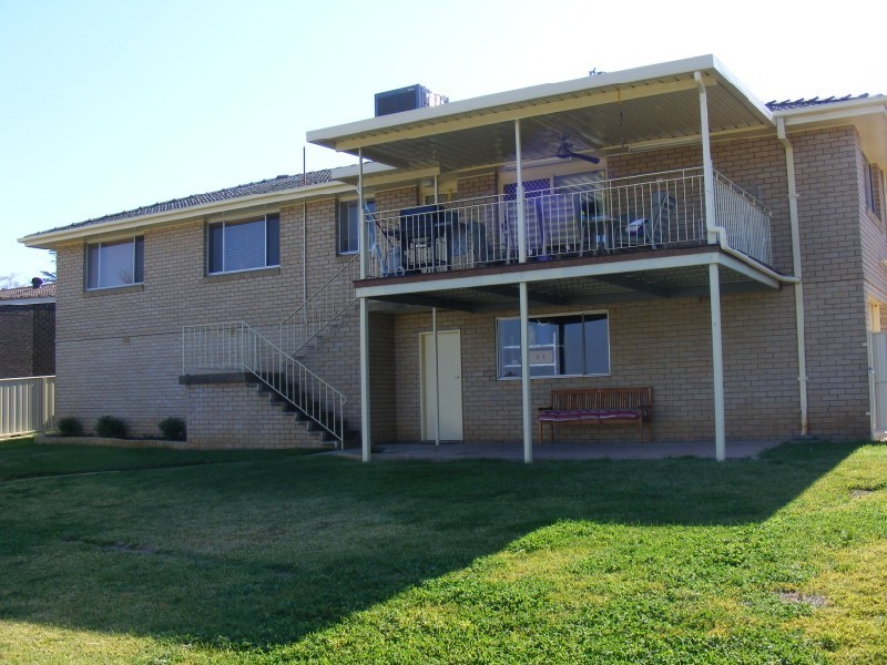 4 Taronga Drive, Cowra NSW 2794