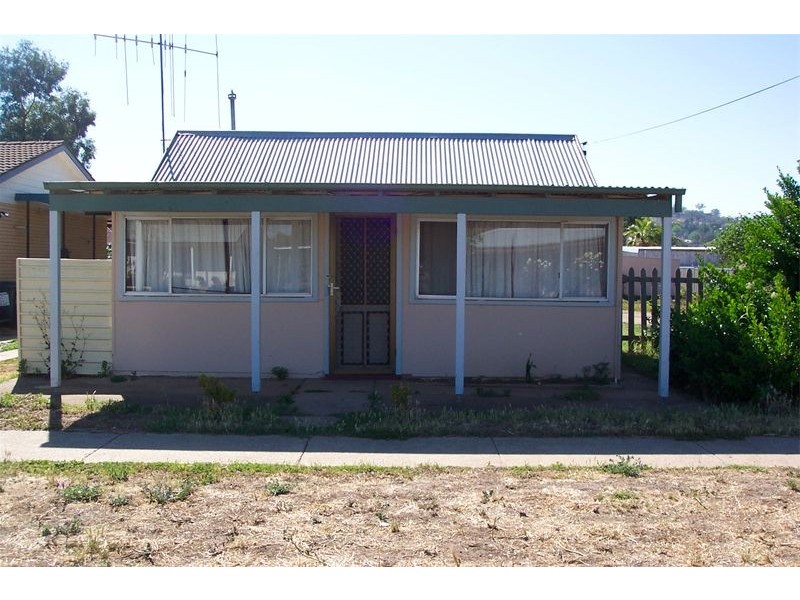 11 Victor Street, Cowra NSW 2794