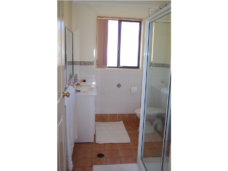 2/1 Banksia Close, Cowra NSW 2794