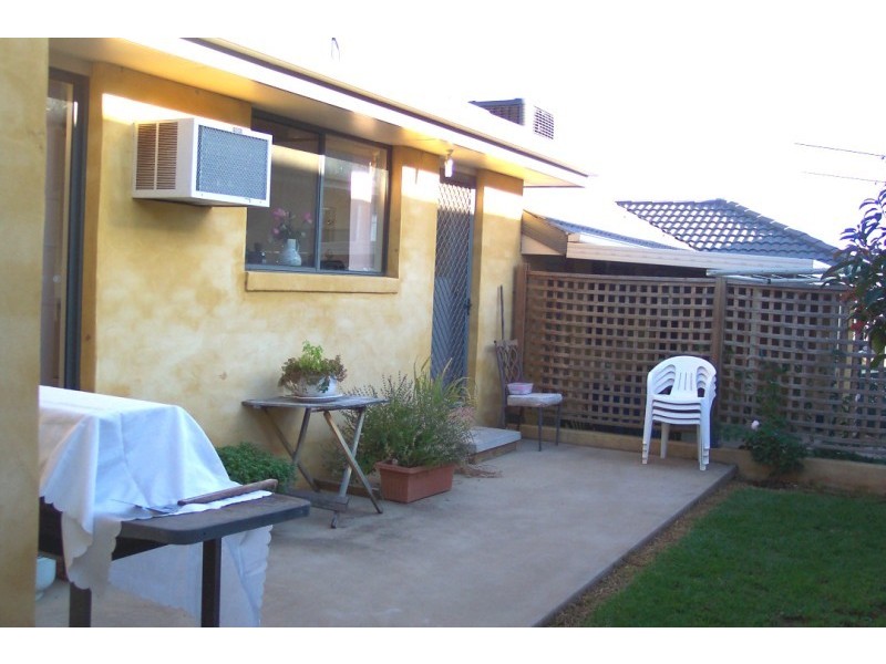 2/1 Banksia Close, Cowra NSW 2794