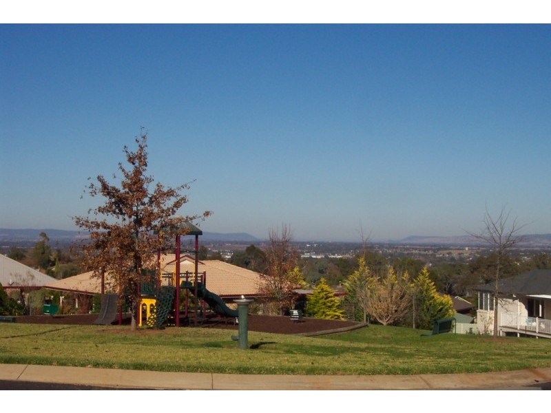 2/1 Banksia Close, Cowra NSW 2794