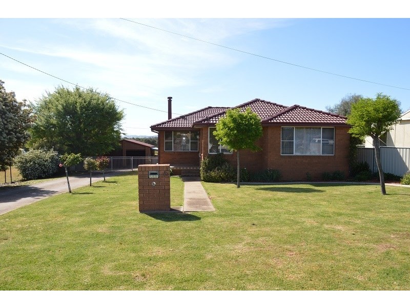 16 Hartley Street, Cowra NSW 2794