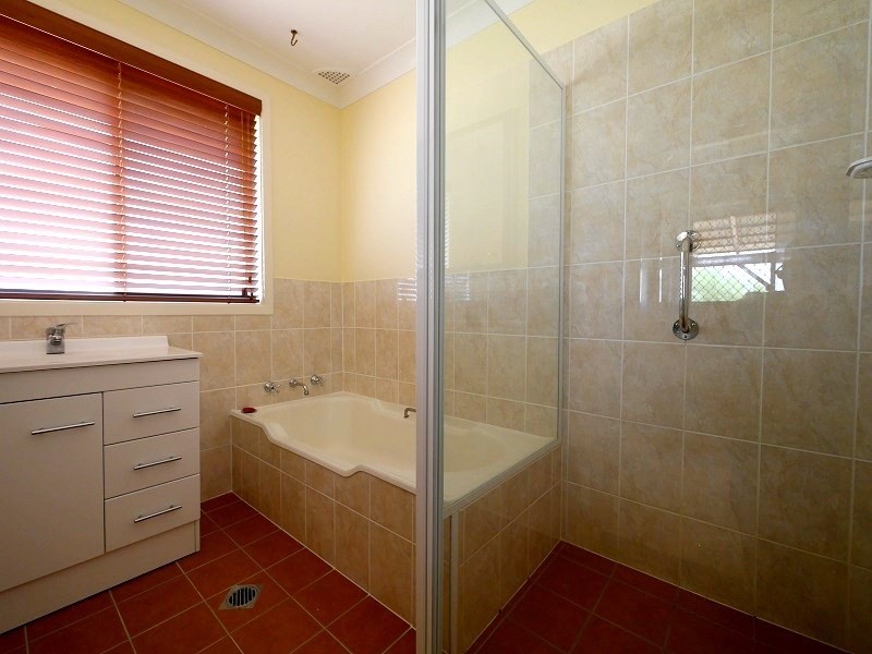 16 Hartley Street, Cowra NSW 2794