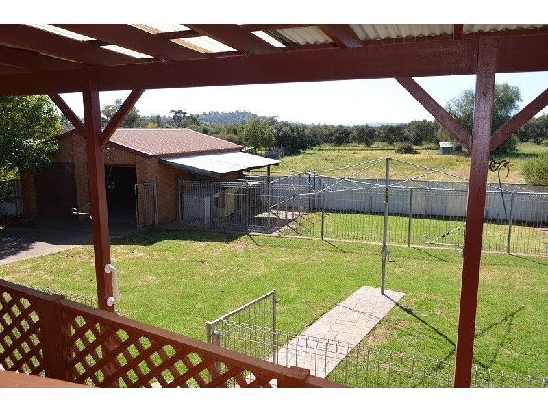 16 Hartley Street, Cowra NSW 2794
