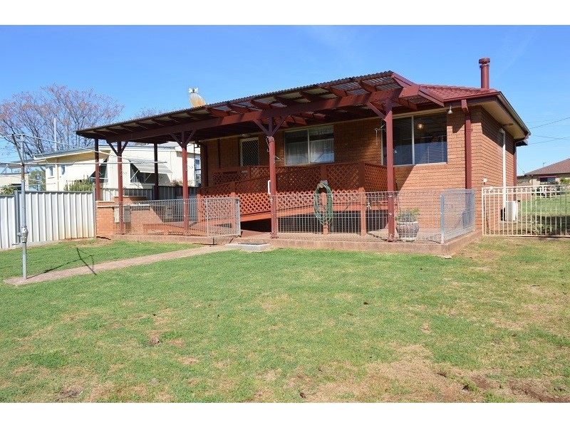 16 Hartley Street, Cowra NSW 2794