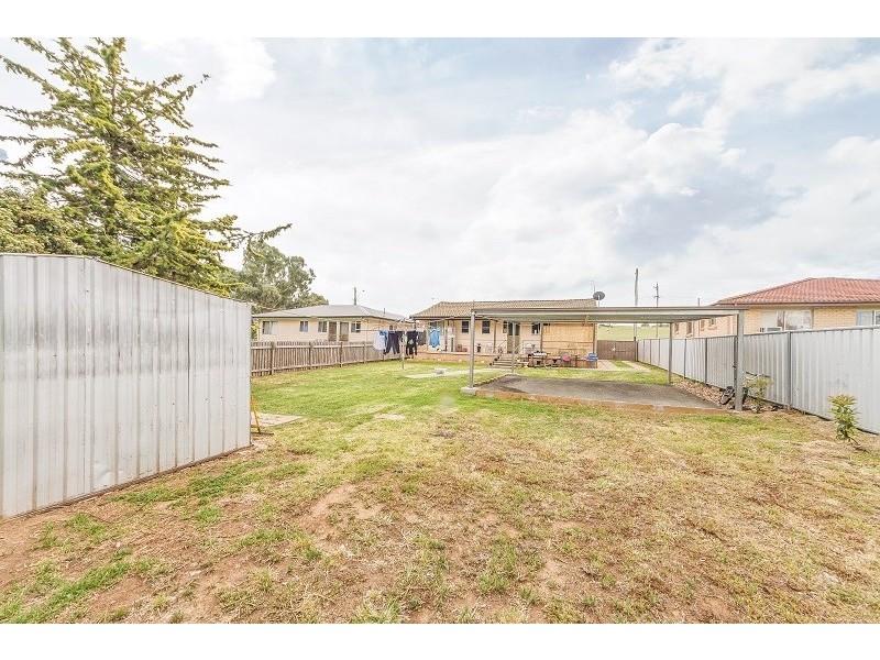 24 Pridham Street, Cowra NSW 2794