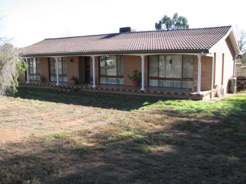 27 Preston Street, Canowindra NSW 2804