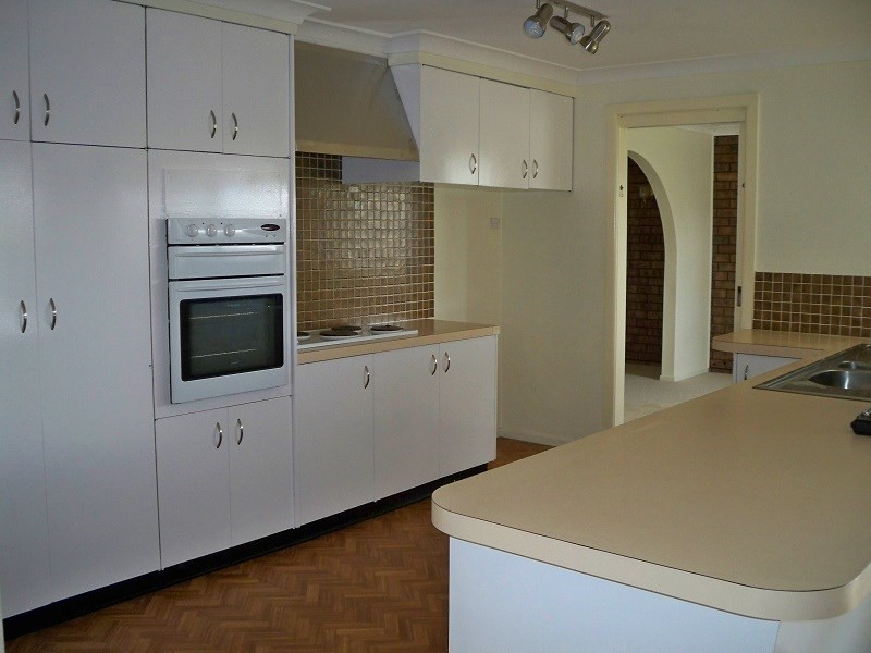 17 Elizabeth Avenue, Cowra NSW 2794