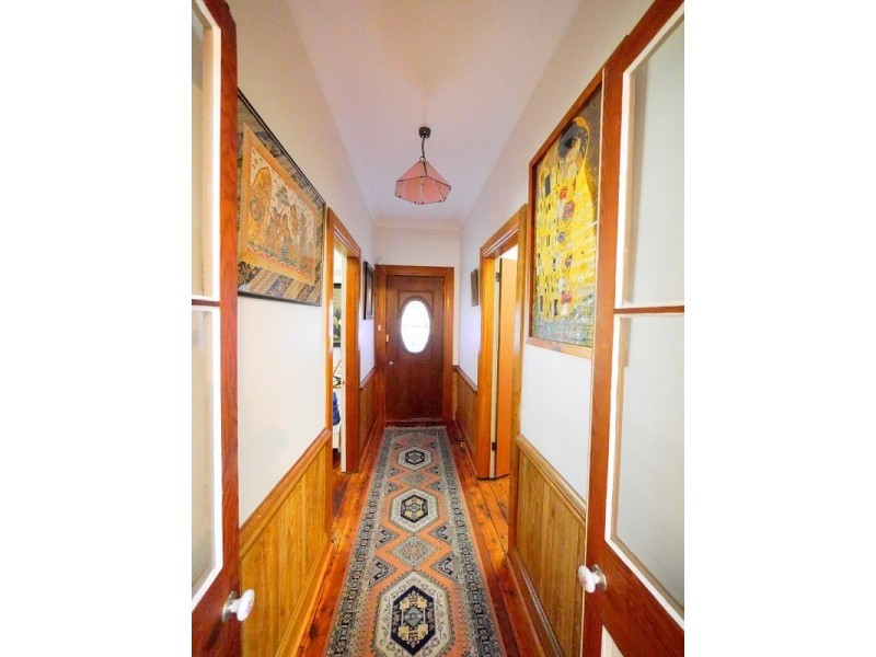 16 Parkes Street, Cowra NSW 2794