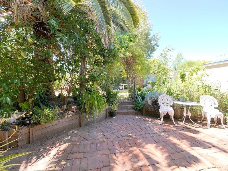 16 Parkes Street, Cowra NSW 2794