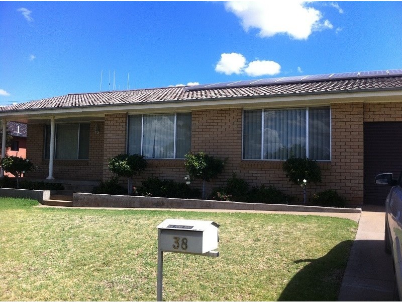 38 Lyall Street, Cowra NSW 2794