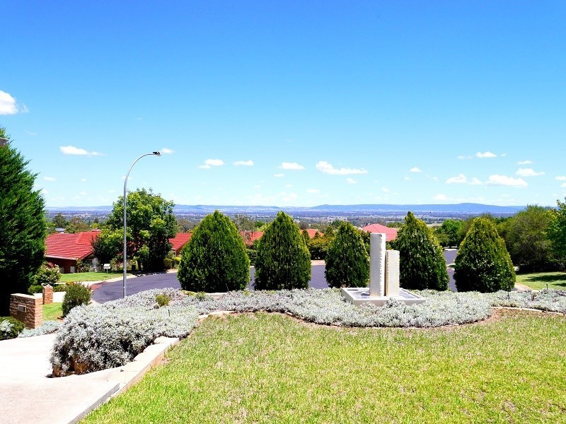 7 Grevillea Close, Cowra NSW 2794