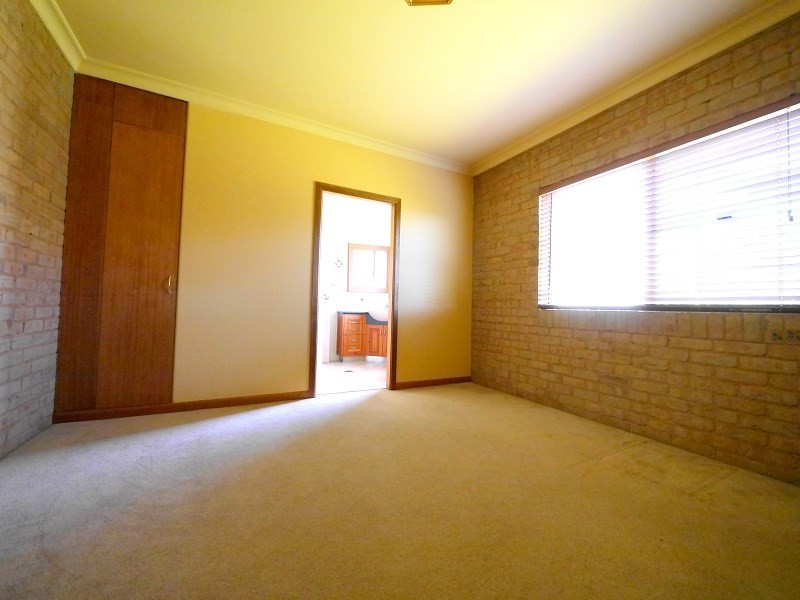 7 Grevillea Close, Cowra NSW 2794