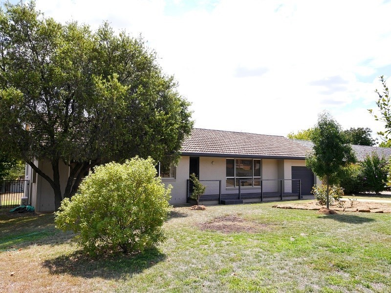 28 Newcombe Street, Cowra NSW 2794
