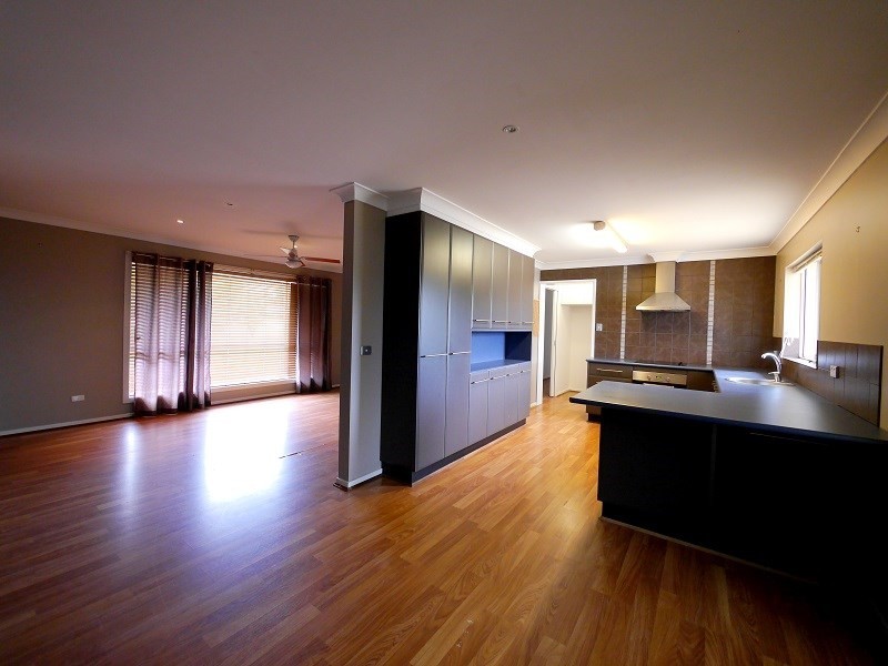 28 Newcombe Street, Cowra NSW 2794