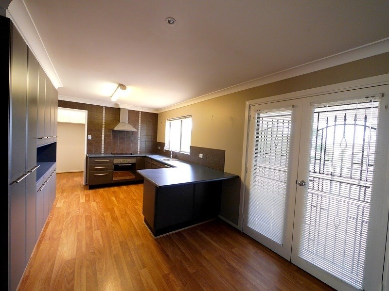 28 Newcombe Street, Cowra NSW 2794