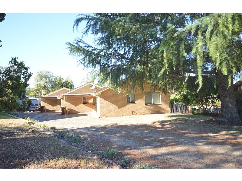 13A Yaldara Crescent, Cowra NSW 2794