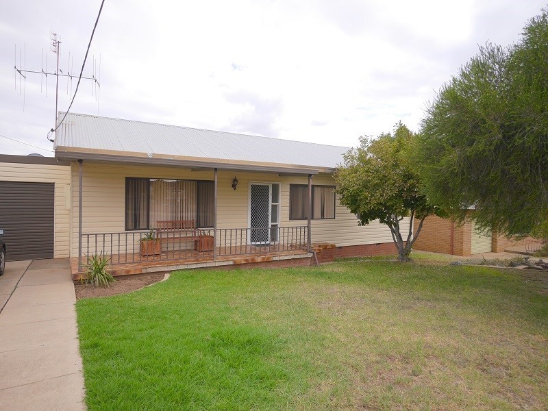 25 Dowell Street, Cowra NSW 2794
