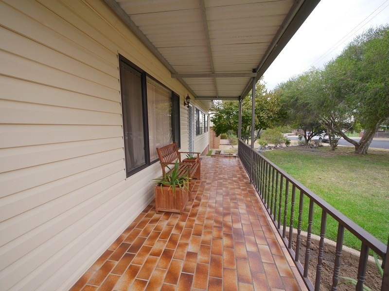 25 Dowell Street, Cowra NSW 2794