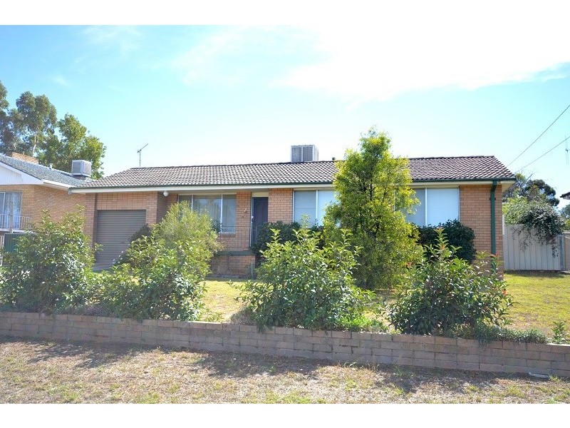 2 Comerford Street, Cowra NSW 2794