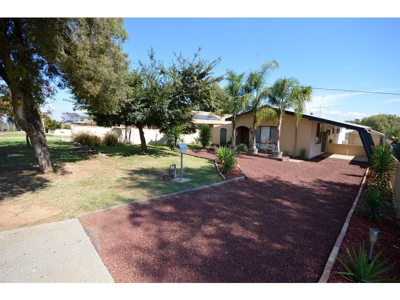 14 Wahroonga Street, Cowra NSW 2794