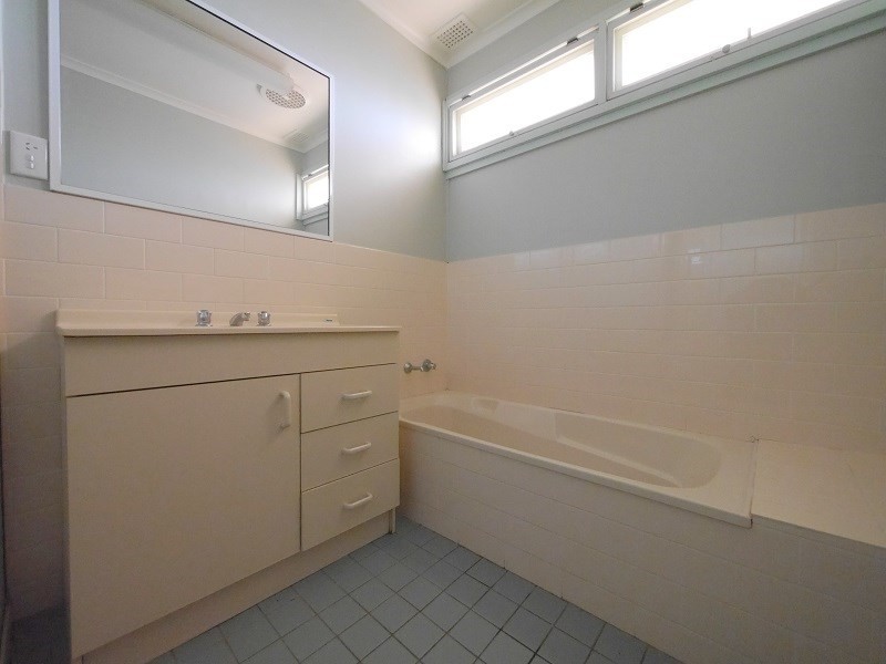 4 Karinya Street, Cowra NSW 2794