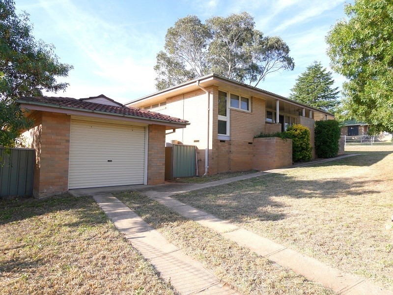 4 Karinya Street, Cowra NSW 2794